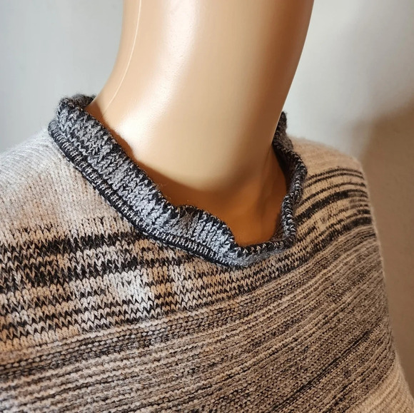 NWT Halogen Faux Cashmere Grey Stripe Puff Sleeve Sweater Size Medium - Picture 11 of 15